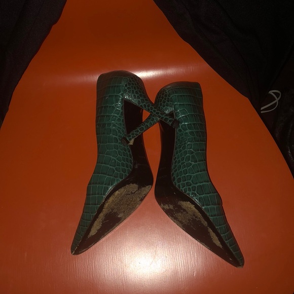 Crocodile pattern heels by Burberry - Picture 3 of 6